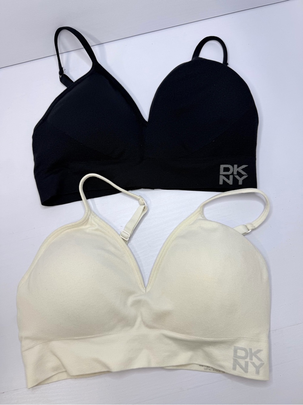 Lot of 2 DKNY Women's Seamless Bralette Medium Wireless Molded Cup Black Cream